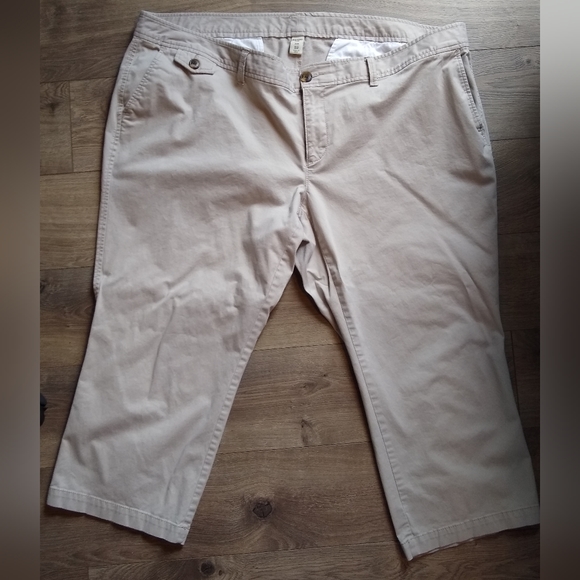 Old Navy Pants & Jumpsuits Old Navy Khaki Crop Pants Plus Size 22